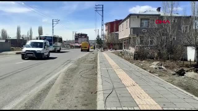 BİSİKLETLİ ÇOCUĞA ÇARPMAMAK İÇİN DİREKSİYONU KIRINCA ELEKTRİK DİREĞİNE ÇARPTI