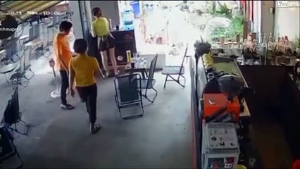 Quand tu joues au jeu de la chaise sans le vouloir