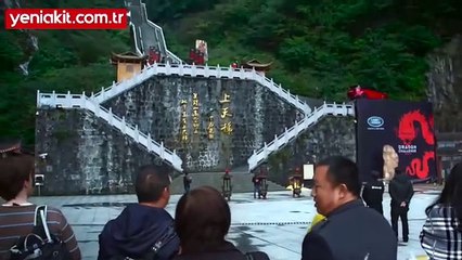 Range Rover'ın 999 basamağı tırmandığı büyüleyici yolculuğu