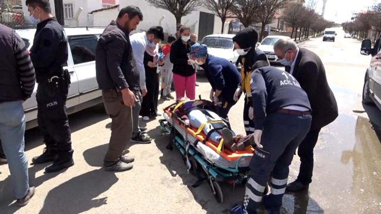 Otomobilin çarptığı genç kadın yaralandı