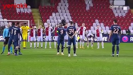 Cüneyt Çakır'ın yönettiği maçta geceye damga vuran olay
