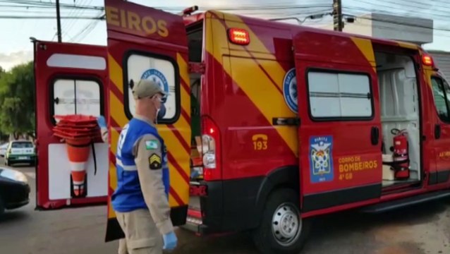 Mulher fica ferida em acidente de trânsito na Rua Itália, no Bairro Cascavel Velho