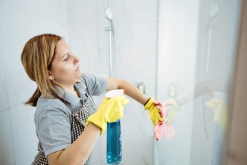 The Best Way to Clean Glass Shower Doors