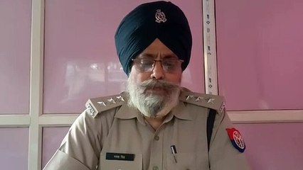 Télécharger la video: शाहजहांपुर: परौर पुलिस व आबकारी विभाग संयुक्त टीम की बड़ी कार्रवाई