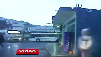 Abla kardeş çöp kamyonunun altında kaldı