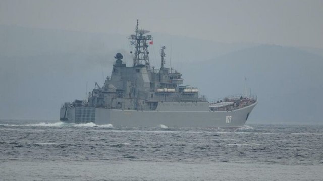 Rus savaş gemileri peş peşe Çanakkale Boğazı’ndan geçti