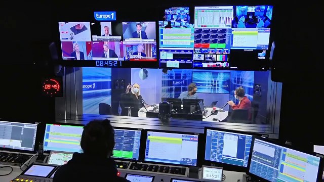 Emmanuel Macron à Notre-Dame : Mais non, il faut mettre du BA13 ! (Canteloup)