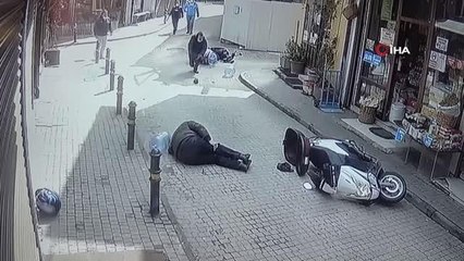 İki motokurye böyle çarpıştı: Çarpışmanın ardından motorunu kaldırıp kaçtı