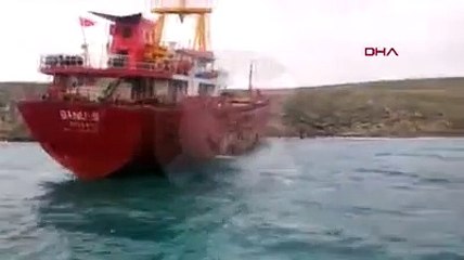 Bozcaada açıklarında kargo gemisi karaya oturdu