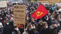 Miles de personas protestan en Berlín por el 