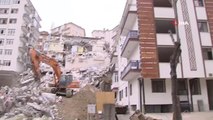 Son dakika haberi! Bakan Kurum, inşaat kazısı sırasında hasar görerek yıkılan Açelya Apartmanı ve çevresinde incelemelerde bulundu