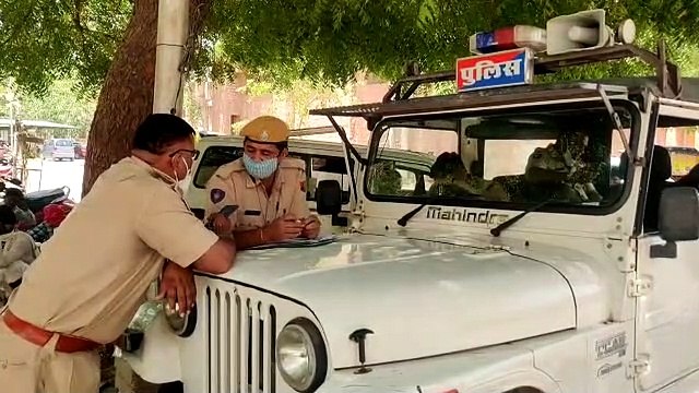 मोबाइल पर बात करने से टोका तो ननद ने कुल्हाड़ी से भाभी की हत्या की