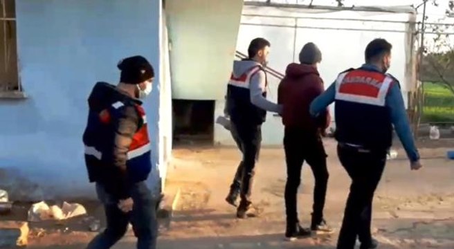 Terör örgütü PKK'ya finansman ve eleman temin eden 2 şüpheli İzmir'de yakalandı