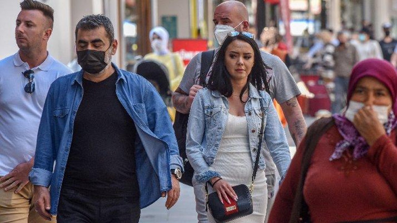 Vaka sayıları artan Antalya’da kurallar unutuldu