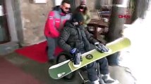 Motosiklet kazasında felç olan Nazım, snowboardla hayata tutundu