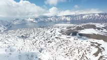 (DRONE) Nemrut Krater Gölü karlı görüntüsüyle de etkileyici