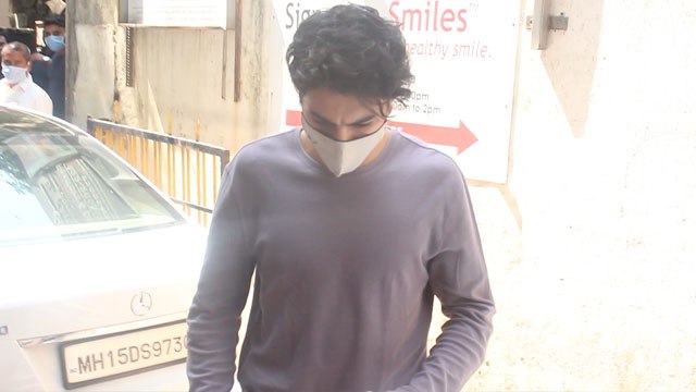 Saif Ali Khan's Sons Ibrahim Ali Khan Spotted at Clinic in Bandra | FilmiBeat