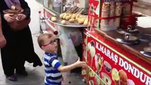 Maraş dondurmacısı küçük çocuğu sinirden çılgına çevirdi