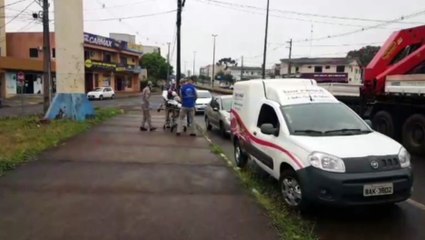 Vítima de atropelamento, mulher é socorrida pelo Corpo de Bombeiros na Avenida Carlos Gomes