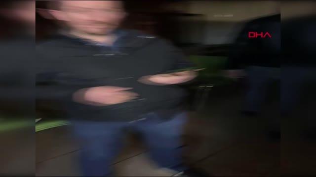 BEYOĞLU'NDA KAHVEHANEYE BASKINDA PENCEREDEN BÖYLE KAÇMAYA ÇALIŞTI