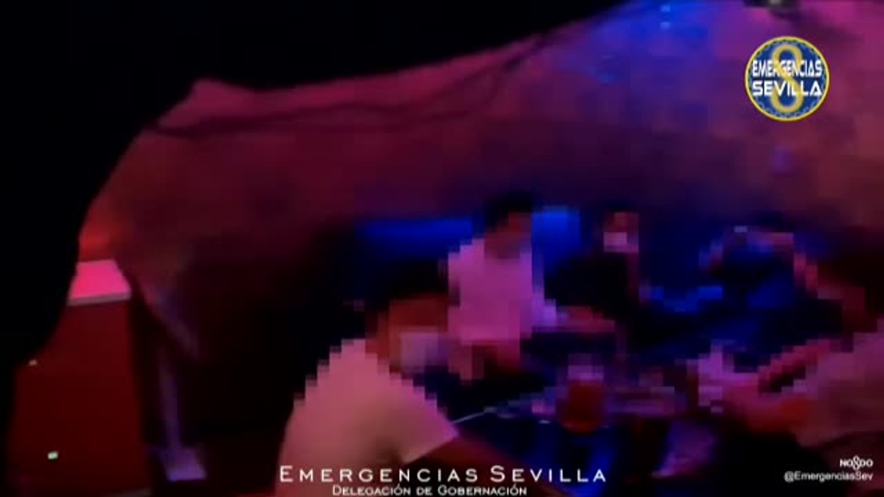 La policía de Sevilla precinta un karaoke en el que había 81 personas, varios menores de edad