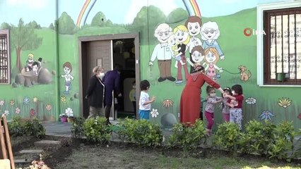 Esenyurtlu minikler ağaç dikti