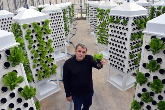 TOPRAKSIZ TARIMDA DİKEY SİSTEMLE 13 KAT ÜRÜN