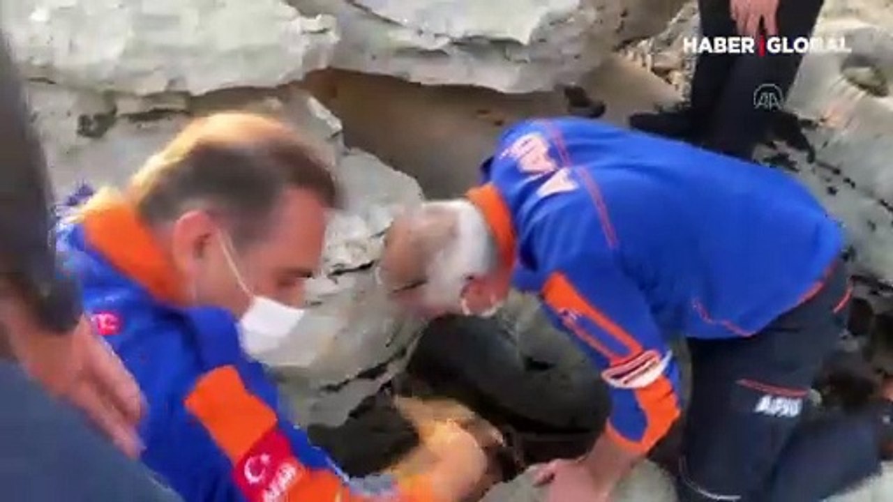 Kayalıklar arasında bu halde bulunmuştu! Acı haber geldi