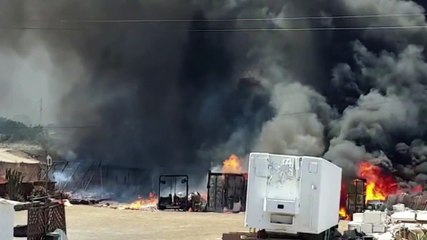 Una enorme columna de humo alerta a los conductores de la TF-1