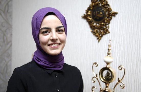 Bakan Koca'nın tweetini paylaştığı Sezgin: Fahrettin Koca devreye girip annemi ikna etti