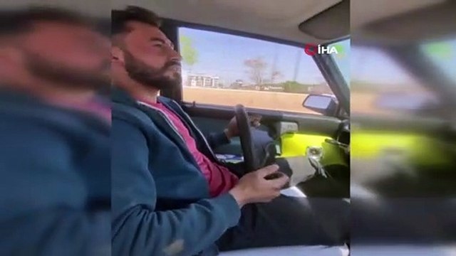 Otomobilin direksiyonunu yerinden çıkartıp hem kendi hem de diğer sürücülerin canını hiçe saydı