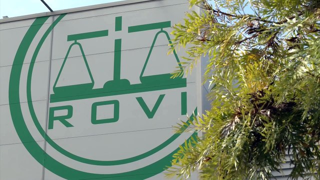 Moreno visita las instalaciones de los laboratorios farmacéuticos Rovi en Granada