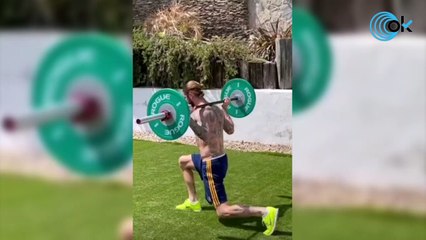 Sergio Ramos se machaca en el jardín de su casa