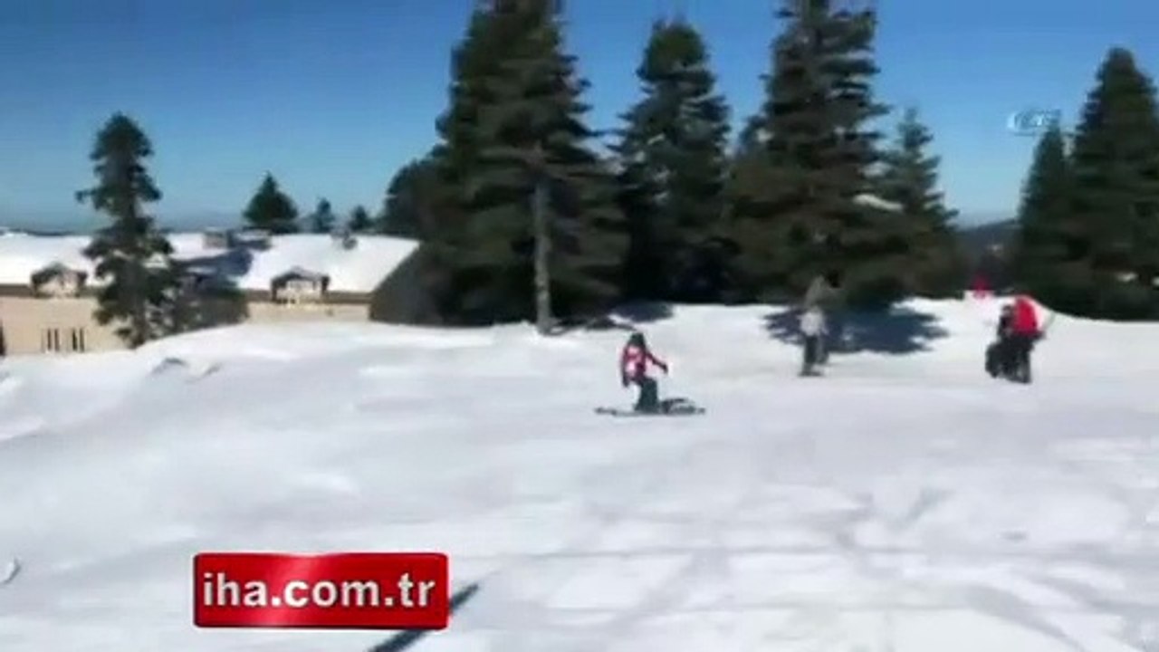 Fransız kayakçılar, paraşütle kaydı!