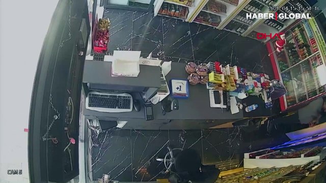 Bu kadarına da pes! Oğluna kızdı, sinirini kasiyerden aldı