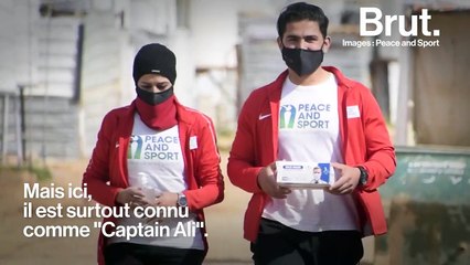 Dans un camp jordanien, il forme les enfants au kick-boxing