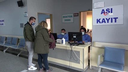 Van'da iftar sonrasında da korona virüs aşısı yapılıyor