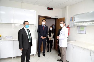 Kore Büyükelçisi ERÜ'de geliştirilen yerli aşı hakkında bilgi aldı