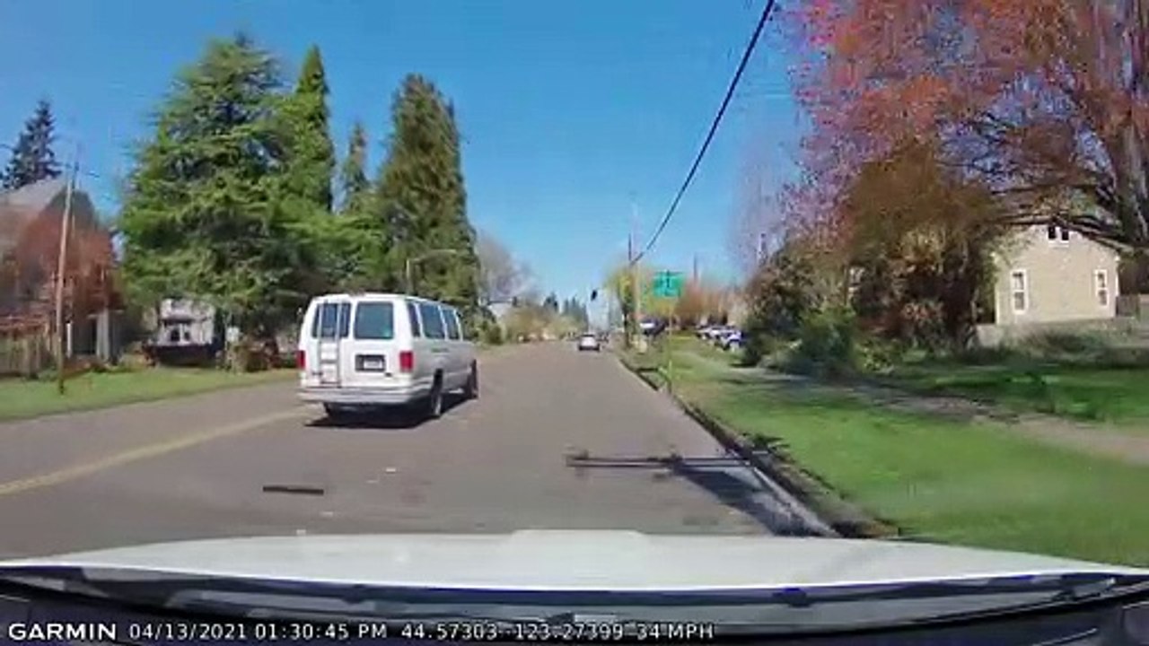 Driver Stops at Green Light, Then Runs Red