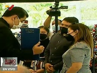 Presidente Maduro confirió Orden Libertadores y Libertadoras de Venezuela a Oswaldo Barbera