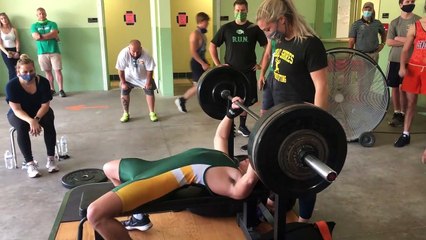 Bench Press Without Chalk Leads to Unexpected Slip