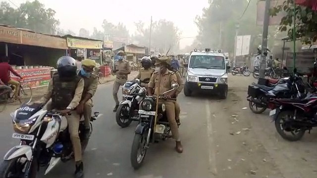 एसडीएम और सीओ ने किया फ्लैग मार्च