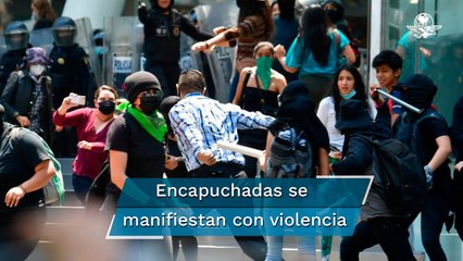 Feministas instalan puestos afuera de Reforma 222 y agreden a clientes
