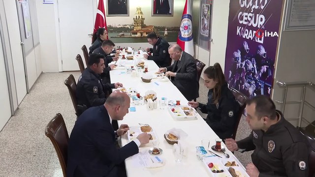 Cumhurbaşkanı Erdoğan'dan Çengelköy Polis Merkezi'ne iftar ziyareti