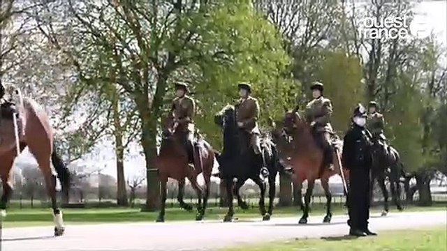 Les funérailles du prince Philip, L'apparition de la Reine Elisabeth