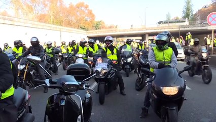 Paris : les "gilets jaunes" sur les Champs-Elysées