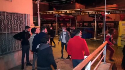 Bursa'da tarihi antikacı dükkanındaki yangında büyük kavga böyle görüntülendi