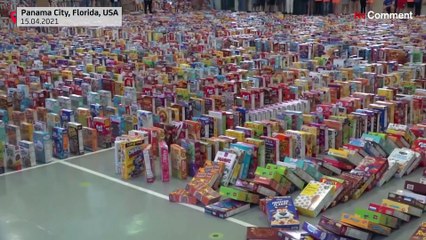 شاهد: إسقاط 15 ألف علبة حبوب على طريقة الدومينو تكريما لموظف مدرسة في فلوريدا