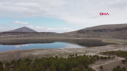 NARLI GÖL, GÜZELLİĞİYLE FOTOĞRAF TUTKUNLARINI KENDSİNE ÇEKİYOR