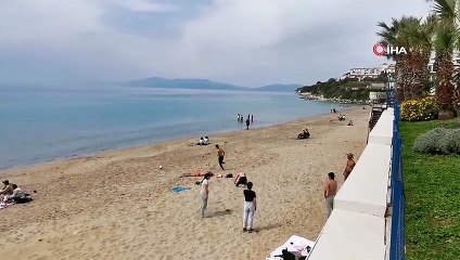 Sıcak havayı gören kendini denize attı